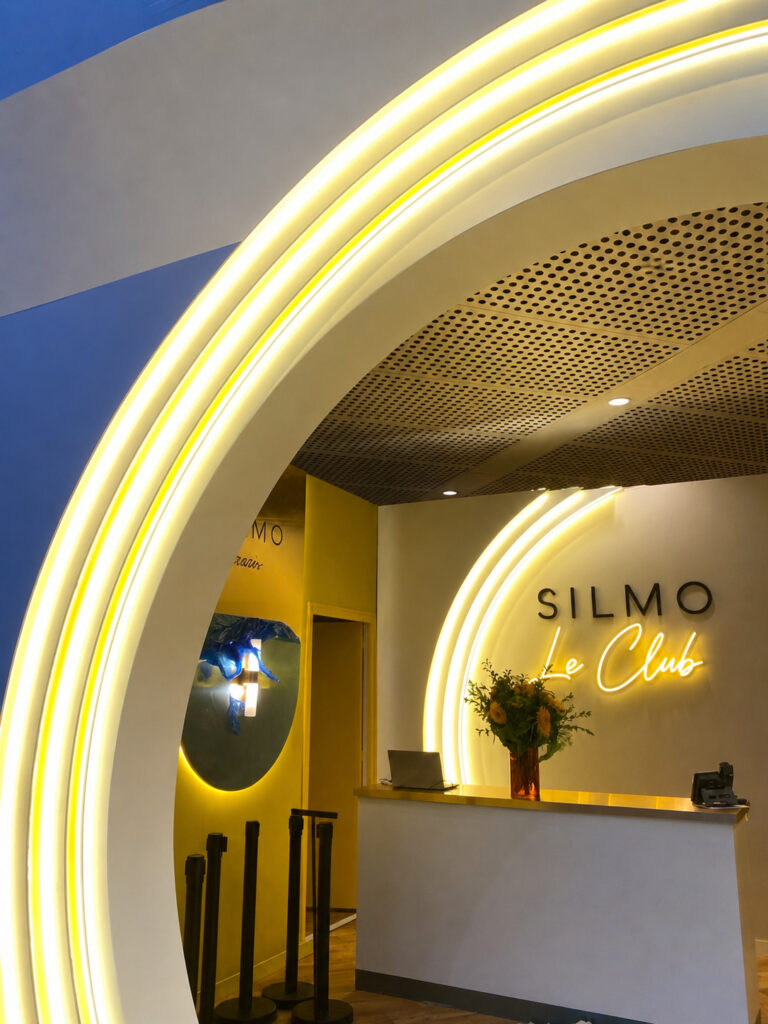 Picturia monte un stand au Silmo Paris